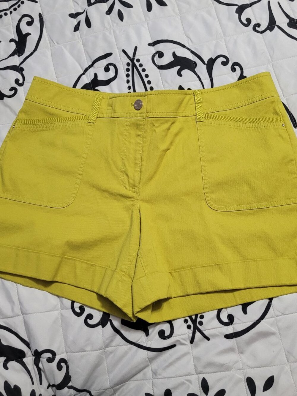 White House Black Market Shark Twill 5" Shorts Womens 14S Chartreuse